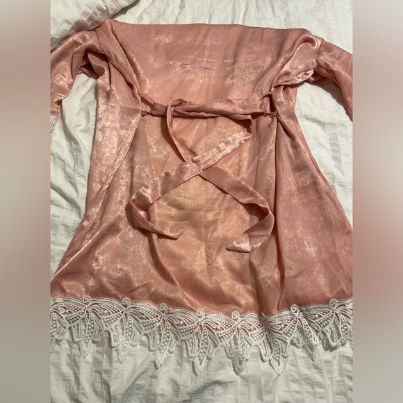 Silky Pink Robe Size S-L - Picture 5 of 8
